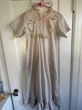 Vintage '70s or '80s Girls Flannel Nightgown Floral Size 14 Short Sleeve Lace